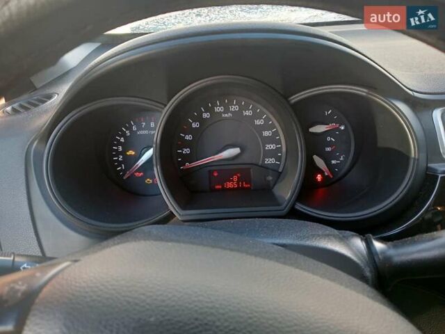 Белый Киа Рио, объемом двигателя 1.4 л и пробегом 136 тыс. км за 4000 $, фото 7 на Automoto.ua