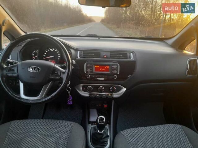 Белый Киа Рио, объемом двигателя 1.4 л и пробегом 159 тыс. км за 9800 $, фото 4 на Automoto.ua