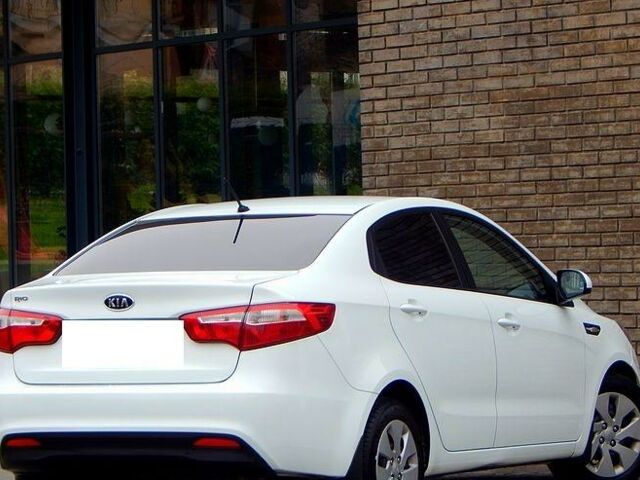 Белый Киа Рио, объемом двигателя 1.6 л и пробегом 76 тыс. км за 325000 $, фото 4 на Automoto.ua