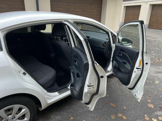Белый Киа Рио, объемом двигателя 1.4 л и пробегом 149 тыс. км за 6700 $, фото 7 на Automoto.ua