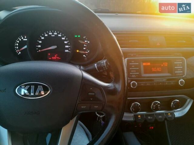 Белый Киа Рио, объемом двигателя 1.4 л и пробегом 159 тыс. км за 9800 $, фото 3 на Automoto.ua