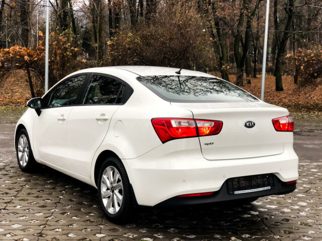Белый Киа Рио, объемом двигателя 1.4 л и пробегом 8 тыс. км за 11999 $, фото 3 на Automoto.ua