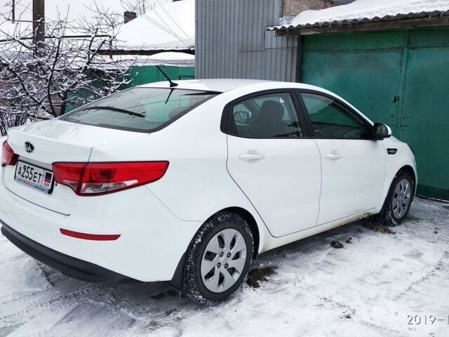 Білий Кіа Ріо, об'ємом двигуна 1.4 л та пробігом 10 тис. км за 11000 $, фото 4 на Automoto.ua