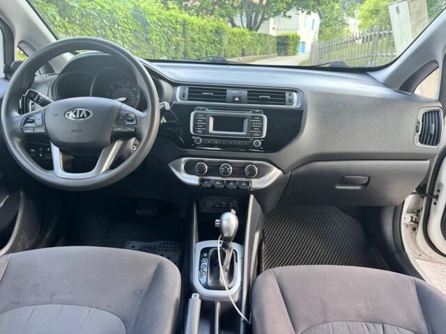 Белый Киа Рио, объемом двигателя 1.6 л и пробегом 174 тыс. км за 8600 $, фото 4 на Automoto.ua