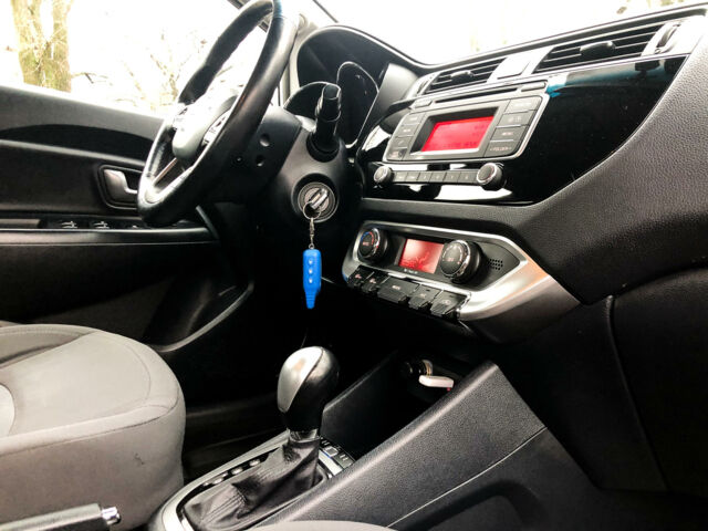 Белый Киа Рио, объемом двигателя 1.4 л и пробегом 8 тыс. км за 11999 $, фото 11 на Automoto.ua