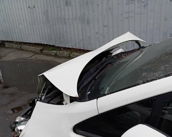 Белый Киа Рио, объемом двигателя 1.4 л и пробегом 85 тыс. км за 3000 $, фото 4 на Automoto.ua