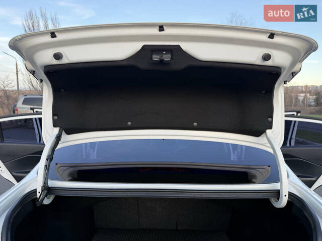 Білий Кіа Ріо, об'ємом двигуна 1.4 л та пробігом 132 тис. км за 9300 $, фото 30 на Automoto.ua