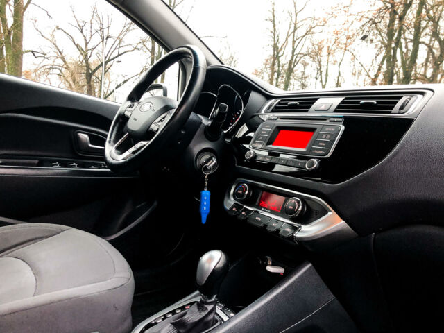 Белый Киа Рио, объемом двигателя 1.4 л и пробегом 8 тыс. км за 11999 $, фото 10 на Automoto.ua