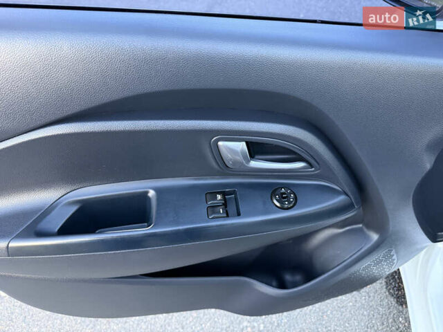 Білий Кіа Ріо, об'ємом двигуна 1.4 л та пробігом 132 тис. км за 9300 $, фото 26 на Automoto.ua