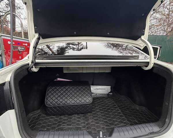 Белый Киа Рио, объемом двигателя 1.4 л и пробегом 87 тыс. км за 12000 $, фото 5 на Automoto.ua