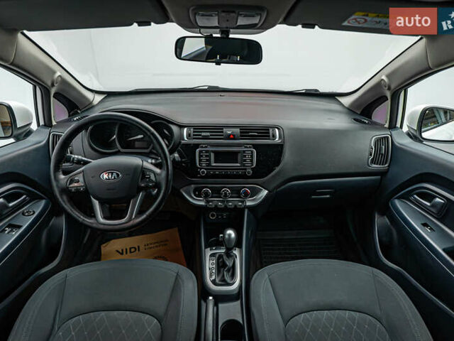 Білий Кіа Ріо, об'ємом двигуна 1.4 л та пробігом 193 тис. км за 9864 $, фото 9 на Automoto.ua
