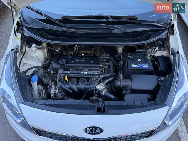 Білий Кіа Ріо, об'ємом двигуна 1.4 л та пробігом 132 тис. км за 9300 $, фото 31 на Automoto.ua