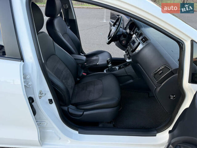 Білий Кіа Ріо, об'ємом двигуна 1.4 л та пробігом 132 тис. км за 9300 $, фото 18 на Automoto.ua