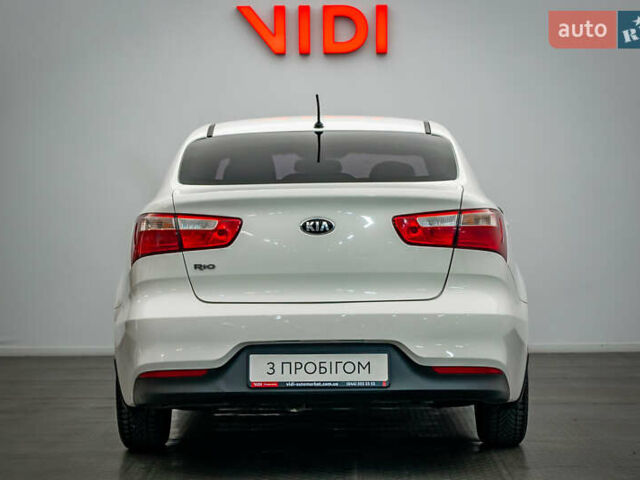 Білий Кіа Ріо, об'ємом двигуна 1.4 л та пробігом 193 тис. км за 9864 $, фото 5 на Automoto.ua
