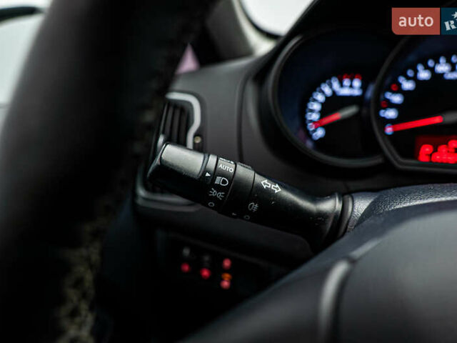 Білий Кіа Ріо, об'ємом двигуна 1.4 л та пробігом 193 тис. км за 9864 $, фото 13 на Automoto.ua