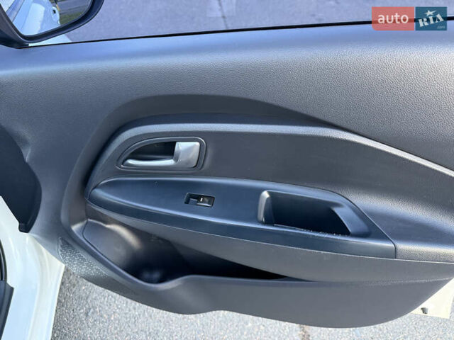 Білий Кіа Ріо, об'ємом двигуна 1.4 л та пробігом 132 тис. км за 9300 $, фото 24 на Automoto.ua