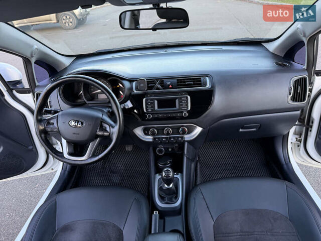 Білий Кіа Ріо, об'ємом двигуна 1.4 л та пробігом 132 тис. км за 9300 $, фото 11 на Automoto.ua