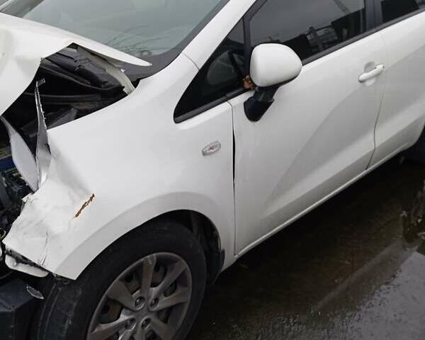 Белый Киа Рио, объемом двигателя 1.4 л и пробегом 85 тыс. км за 3000 $, фото 9 на Automoto.ua