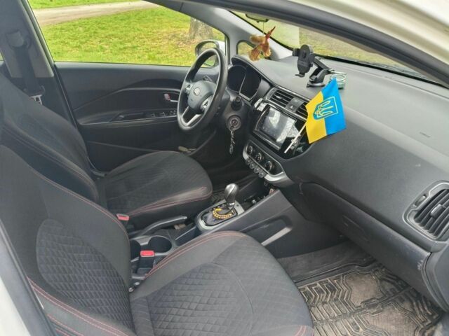 Белый Киа Рио, объемом двигателя 1.6 л и пробегом 133 тыс. км за 8500 $, фото 8 на Automoto.ua