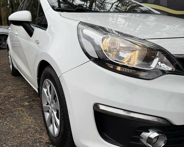 Киа Рио 2016 в Киеве на Automoto.ua Белый Киа Рио, объемом двигателя 1.4 л и пробегом 145 тыс. км за 10200 $, фото 3 на Automoto.ua
