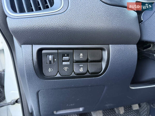 Білий Кіа Ріо, об'ємом двигуна 1.4 л та пробігом 132 тис. км за 9300 $, фото 14 на Automoto.ua