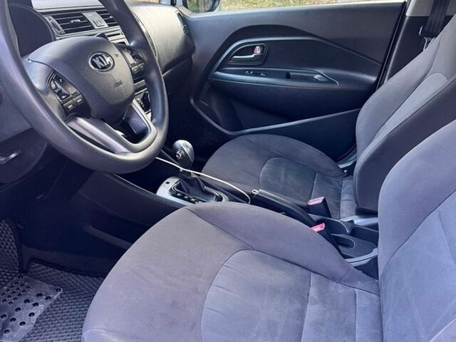 Білий Кіа Ріо, об'ємом двигуна 1.59 л та пробігом 174 тис. км за 8701 $, фото 7 на Automoto.ua