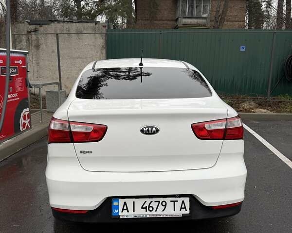 Белый Киа Рио, объемом двигателя 1.4 л и пробегом 870 тыс. км за 12000 $, фото 2 на Automoto.ua