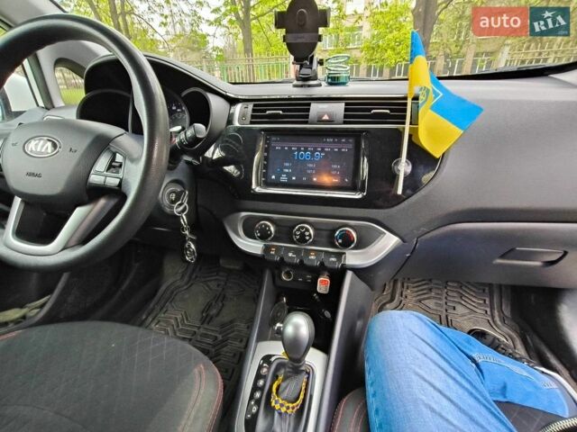 Білий Кіа Ріо, об'ємом двигуна 1.59 л та пробігом 133 тис. км за 7600 $, фото 6 на Automoto.ua
