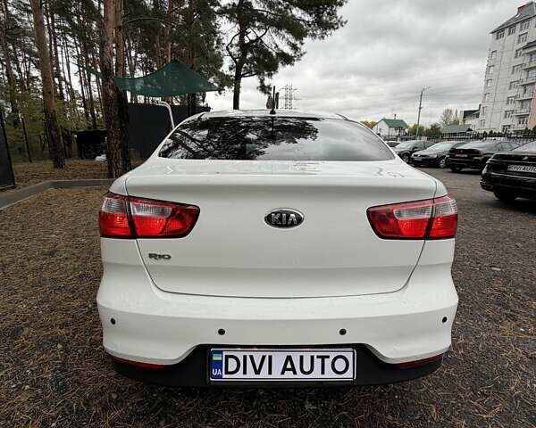 Киа Рио 2016 в Киеве на Automoto.ua Белый Киа Рио, объемом двигателя 1.4 л и пробегом 145 тыс. км за 10200 $, фото 6 на Automoto.ua