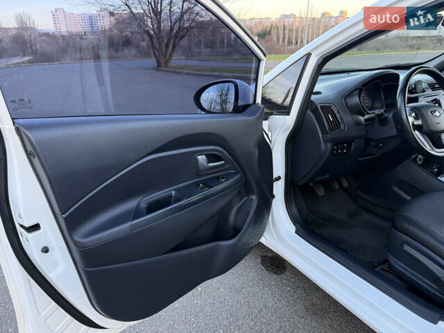 Білий Кіа Ріо, об'ємом двигуна 1.4 л та пробігом 132 тис. км за 9300 $, фото 25 на Automoto.ua