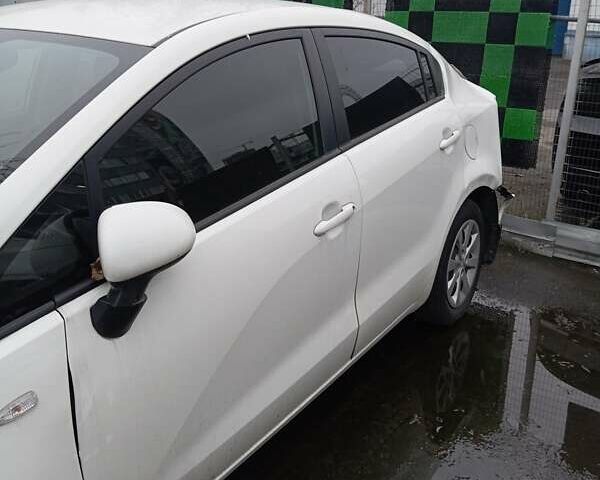 Белый Киа Рио, объемом двигателя 1.4 л и пробегом 85 тыс. км за 3000 $, фото 17 на Automoto.ua