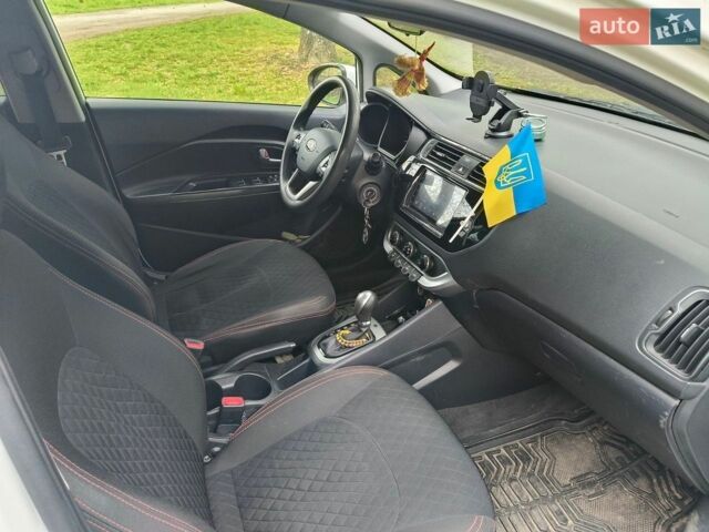 Белый Киа Рио, объемом двигателя 1.59 л и пробегом 133 тыс. км за 7600 $, фото 7 на Automoto.ua