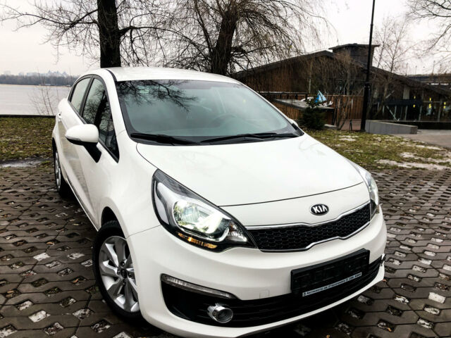 Белый Киа Рио, объемом двигателя 1.4 л и пробегом 8 тыс. км за 11999 $, фото 4 на Automoto.ua