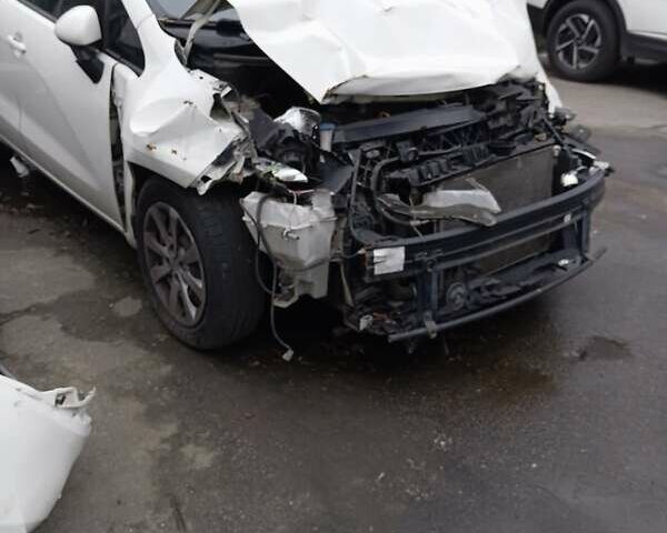 Белый Киа Рио, объемом двигателя 1.4 л и пробегом 85 тыс. км за 3000 $, фото 12 на Automoto.ua