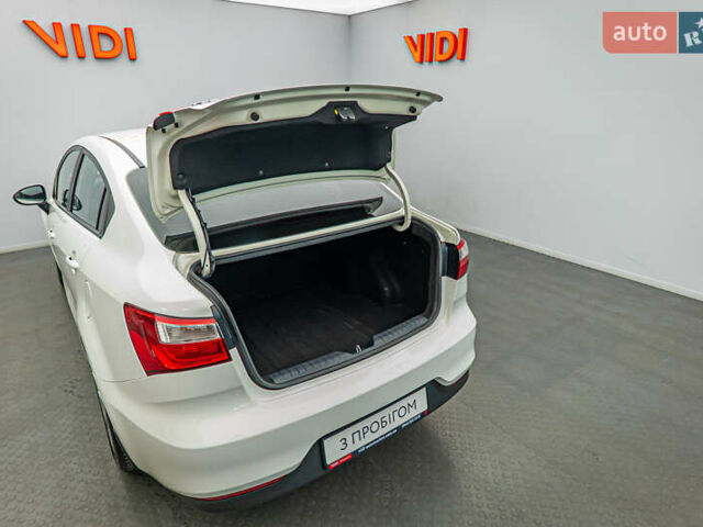 Білий Кіа Ріо, об'ємом двигуна 1.4 л та пробігом 193 тис. км за 9864 $, фото 6 на Automoto.ua