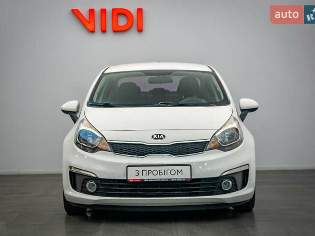 Білий Кіа Ріо, об'ємом двигуна 1.4 л та пробігом 193 тис. км за 9864 $, фото 4 на Automoto.ua