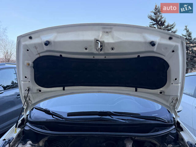 Білий Кіа Ріо, об'ємом двигуна 1.4 л та пробігом 132 тис. км за 9300 $, фото 32 на Automoto.ua