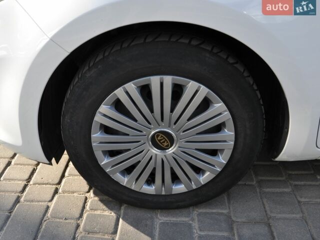 Белый Киа Рио, объемом двигателя 1.6 л и пробегом 117 тыс. км за 8300 $, фото 13 на Automoto.ua