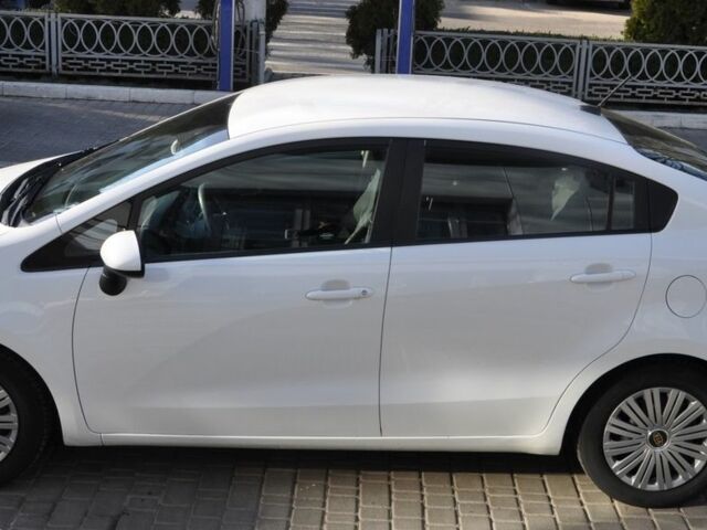 Белый Киа Рио, объемом двигателя 1.6 л и пробегом 117 тыс. км за 8300 $, фото 2 на Automoto.ua