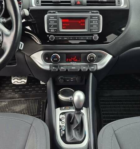 Білий Кіа Ріо, об'ємом двигуна 1.4 л та пробігом 182 тис. км за 10500 $, фото 10 на Automoto.ua