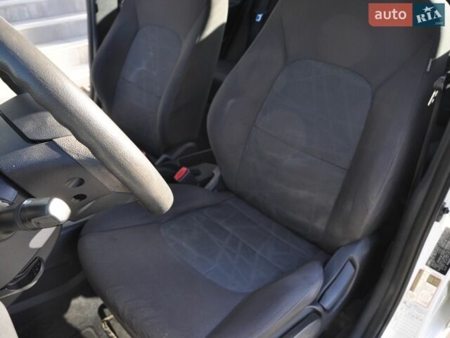 Белый Киа Рио, объемом двигателя 1.6 л и пробегом 117 тыс. км за 8300 $, фото 24 на Automoto.ua