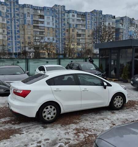 Білий Кіа Ріо, об'ємом двигуна 1.4 л та пробігом 182 тис. км за 10500 $, фото 3 на Automoto.ua