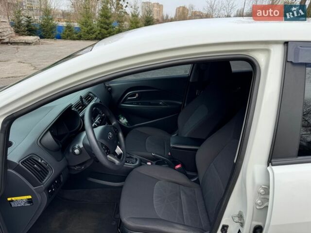 Белый Киа Рио, объемом двигателя 1.6 л и пробегом 162 тыс. км за 10300 $, фото 18 на Automoto.ua