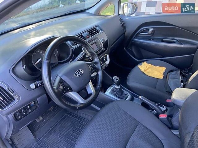 Белый Киа Рио, объемом двигателя 1.4 л и пробегом 87 тыс. км за 8700 $, фото 6 на Automoto.ua