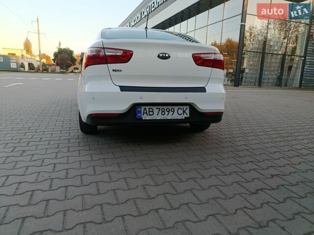 Білий Кіа Ріо, об'ємом двигуна 1.4 л та пробігом 49 тис. км за 10600 $, фото 12 на Automoto.ua