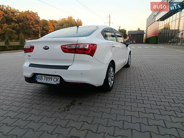 Білий Кіа Ріо, об'ємом двигуна 1.4 л та пробігом 49 тис. км за 10600 $, фото 2 на Automoto.ua