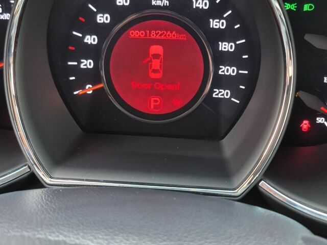 Білий Кіа Ріо, об'ємом двигуна 1.4 л та пробігом 182 тис. км за 9999 $, фото 11 на Automoto.ua