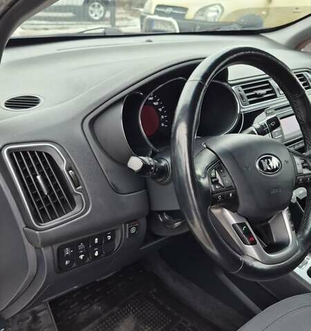 Білий Кіа Ріо, об'ємом двигуна 1.4 л та пробігом 182 тис. км за 10500 $, фото 8 на Automoto.ua