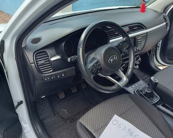 Белый Киа Рио, объемом двигателя 1.4 л и пробегом 21 тыс. км за 10700 $, фото 3 на Automoto.ua