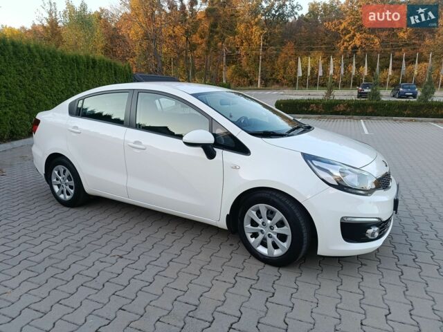 Білий Кіа Ріо, об'ємом двигуна 1.4 л та пробігом 49 тис. км за 10600 $, фото 10 на Automoto.ua